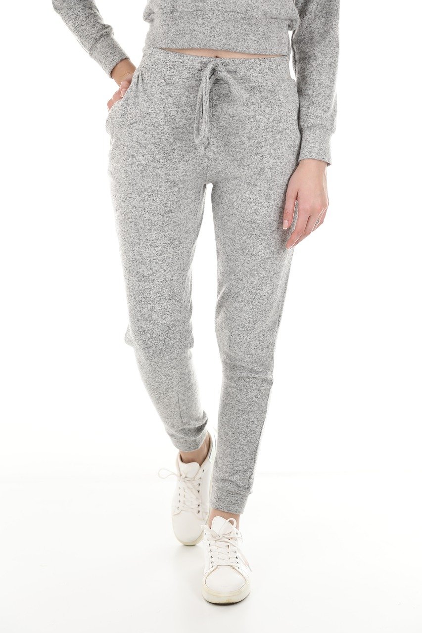 grey sweatpants outfit